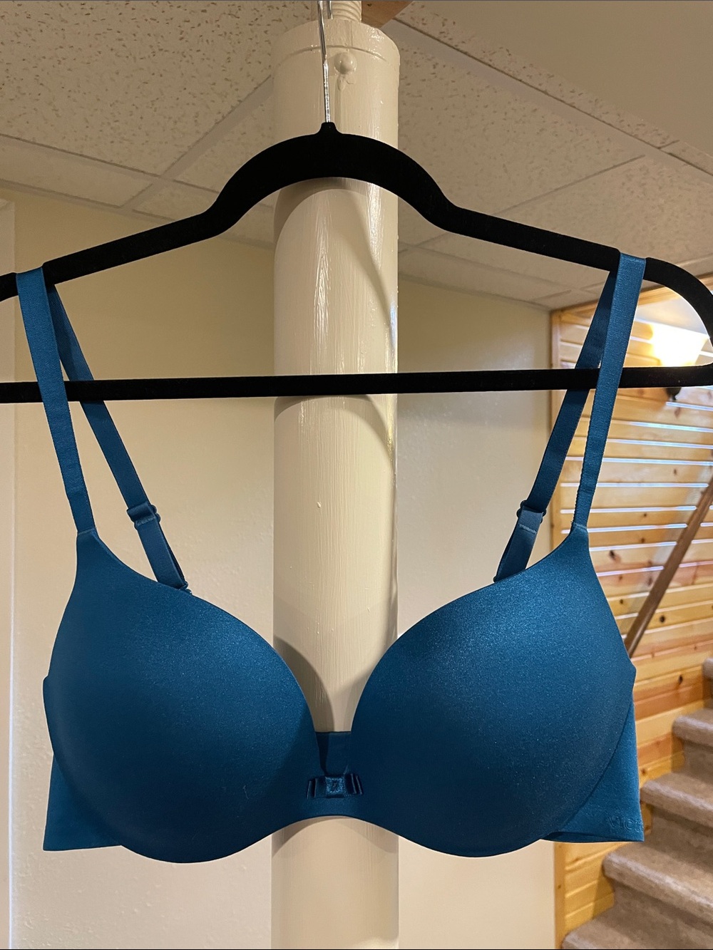 Victoria's Secret Teal T-Shirt Bra - Smooth Molded Cups